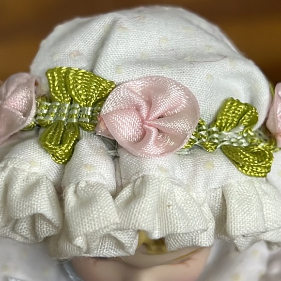 Avon 1983 Porcelain Collectible Doll Blue Dress Victorian Style On Stand - Picture 13 of 13